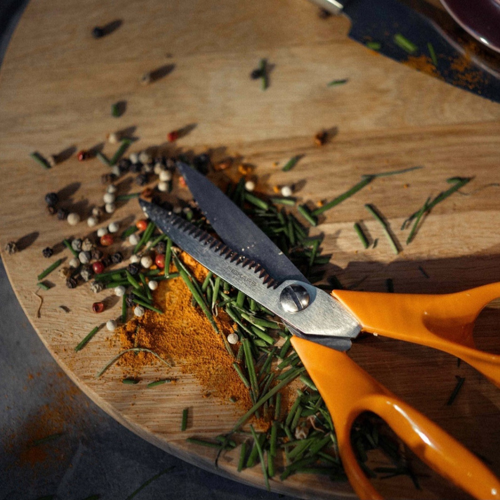 مقص الحدائق العالمي S92 طول 18سم من FISKARS - الصورة 3